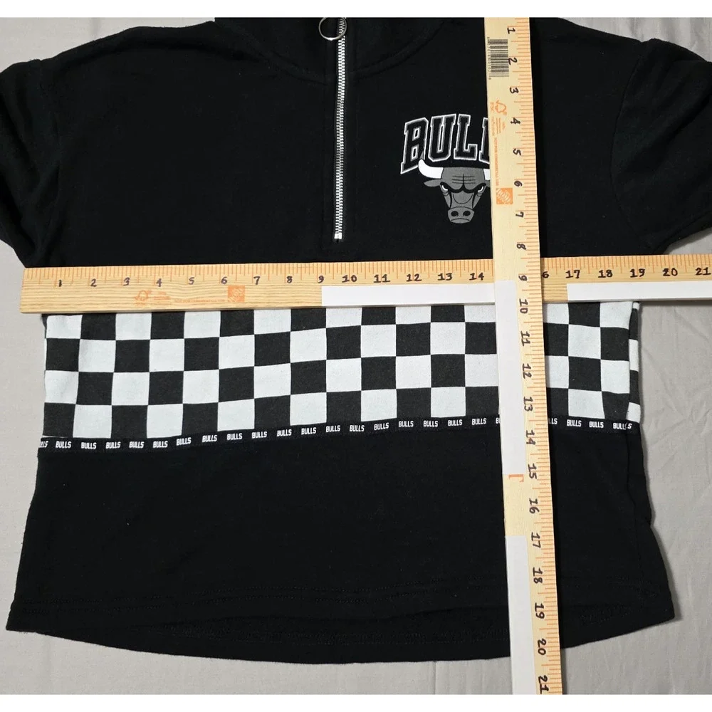 Chicago Bulls NBA Quarter-Zip Pullover Sweatshirt - Checkerboard Crop - Medium